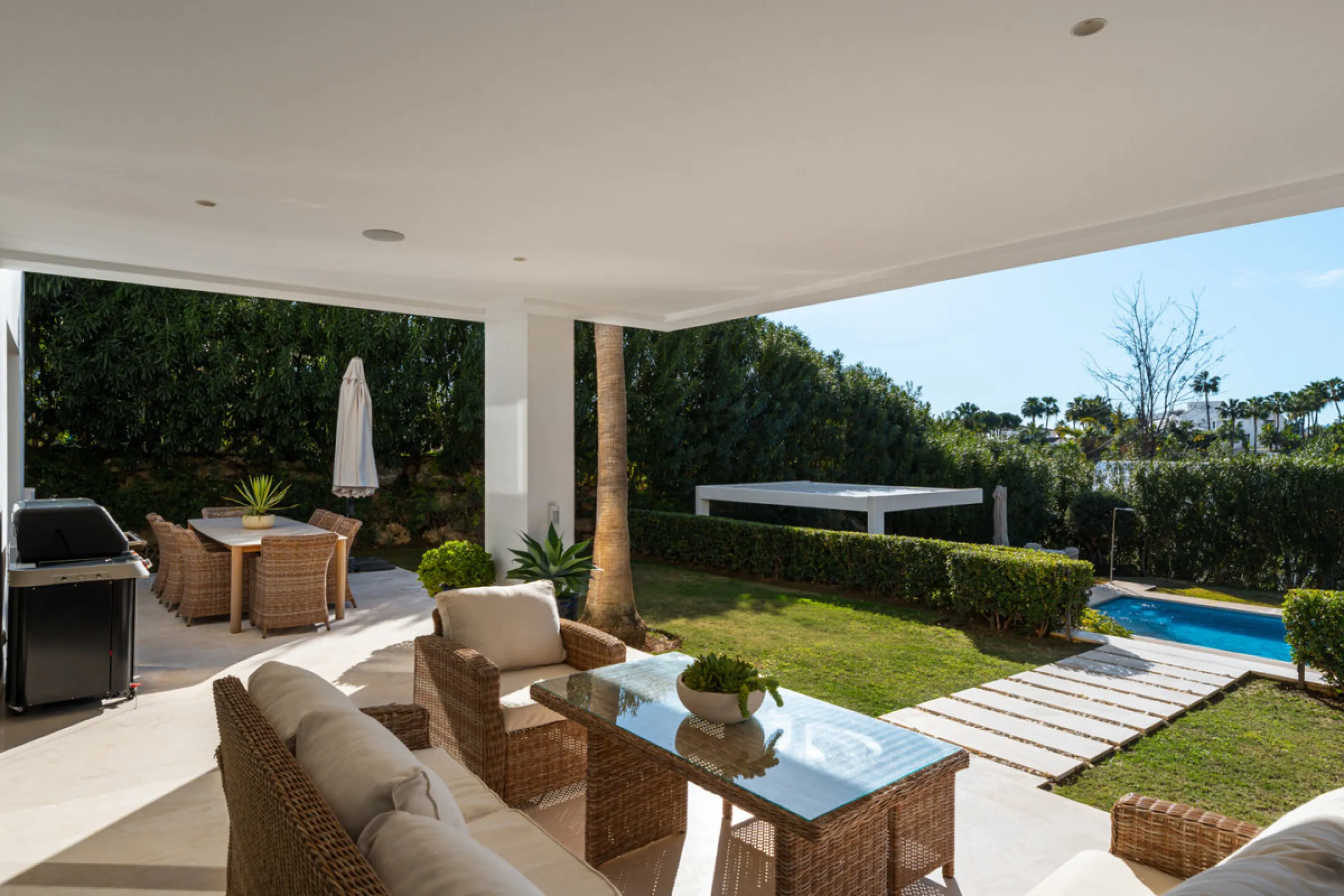 Set within the prestigious, fully gated Los Olivos community with 24/7 security, this contemporary villa sits on the largest plot in the development, offering unmatched privacy, space, and a prime location. Occupying a generous 1,351 m² plot, the property