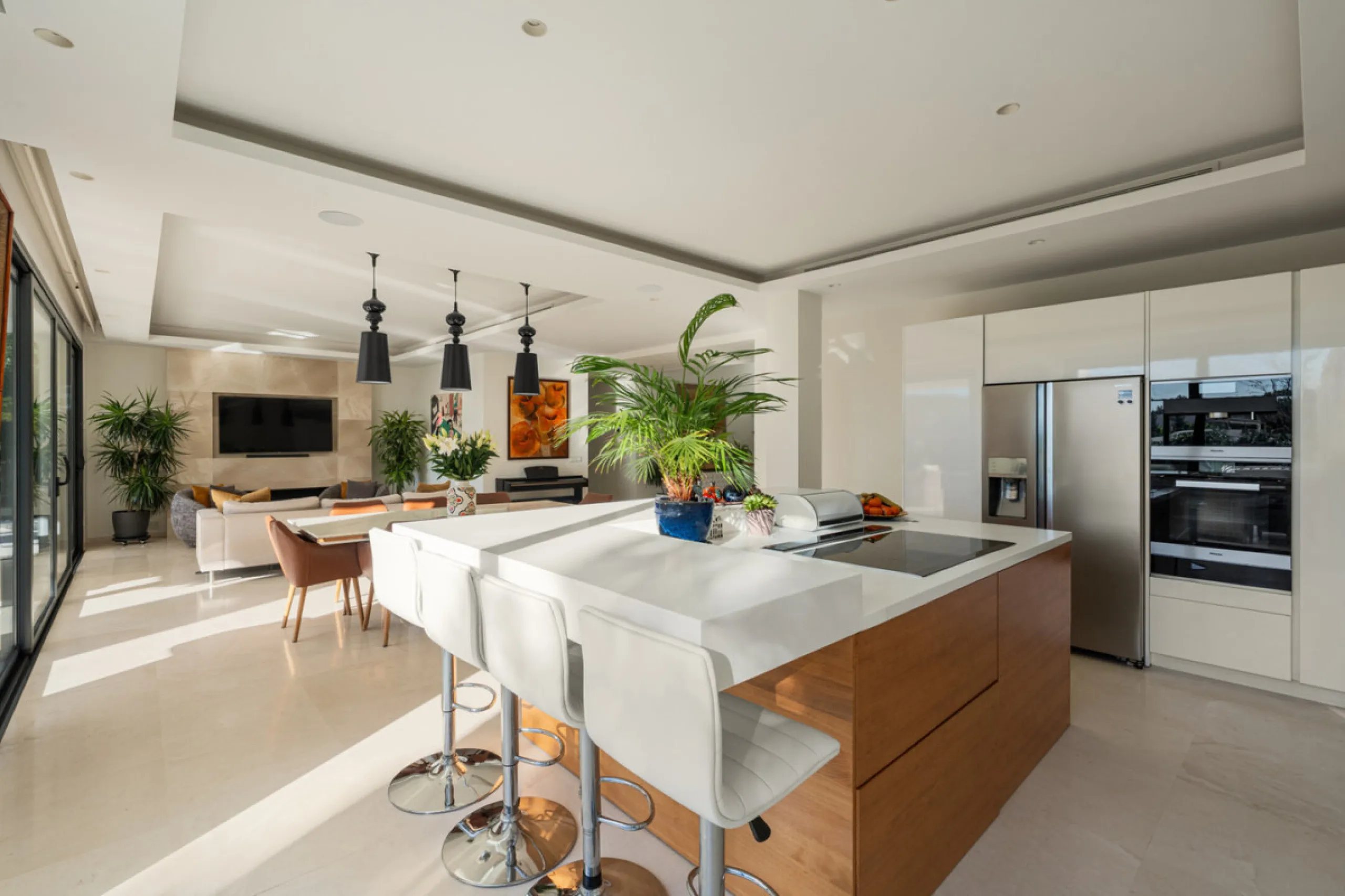 Set within the prestigious, fully gated Los Olivos community with 24/7 security, this contemporary villa sits on the largest plot in the development, offering unmatched privacy, space, and a prime location. Occupying a generous 1,351 m² plot, the property