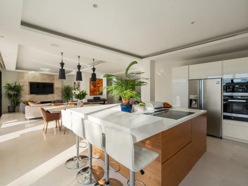 Set within the prestigious, fully gated Los Olivos community with 24/7 security, this contemporary villa sits on the largest plot in the development, offering unmatched privacy, space, and a prime location. Occupying a generous 1,351 m² plot, the property