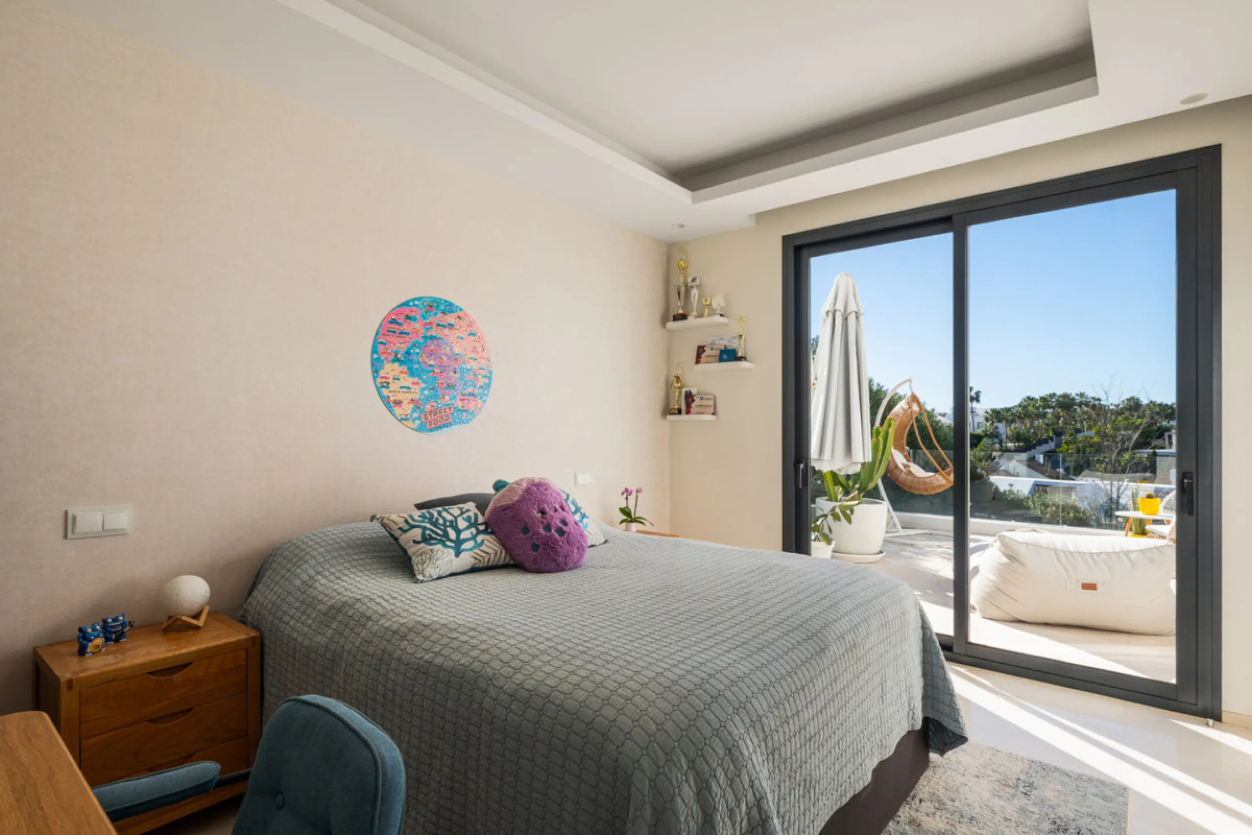 Set within the prestigious, fully gated Los Olivos community with 24/7 security, this contemporary villa sits on the largest plot in the development, offering unmatched privacy, space, and a prime location. Occupying a generous 1,351 m² plot, the property