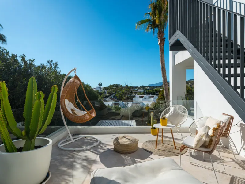 Set within the prestigious, fully gated Los Olivos community with 24/7 security, this contemporary villa sits on the largest plot in the development, offering unmatched privacy, space, and a prime location. Occupying a generous 1,351 m² plot, the property