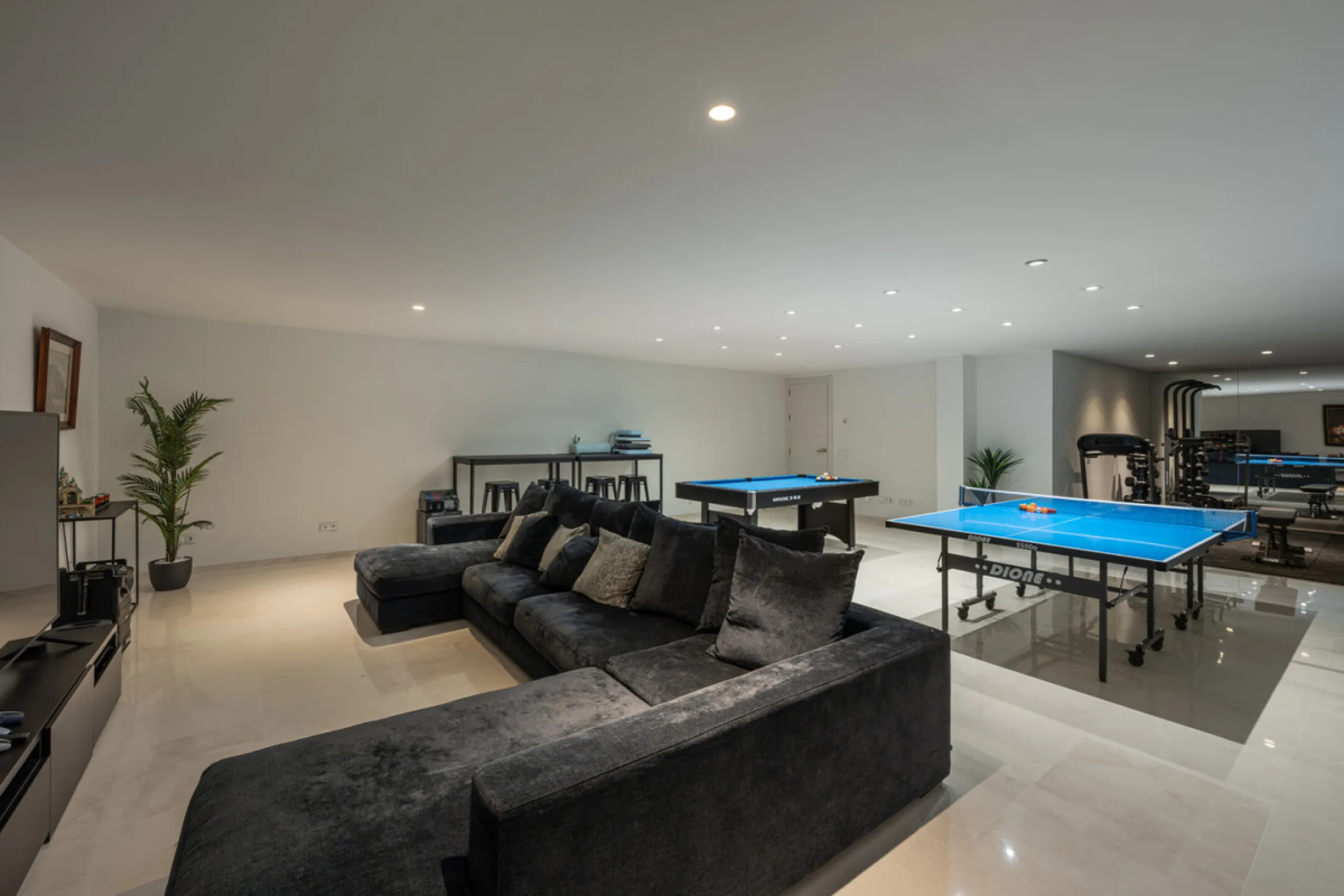 Set within the prestigious, fully gated Los Olivos community with 24/7 security, this contemporary villa sits on the largest plot in the development, offering unmatched privacy, space, and a prime location. Occupying a generous 1,351 m² plot, the property