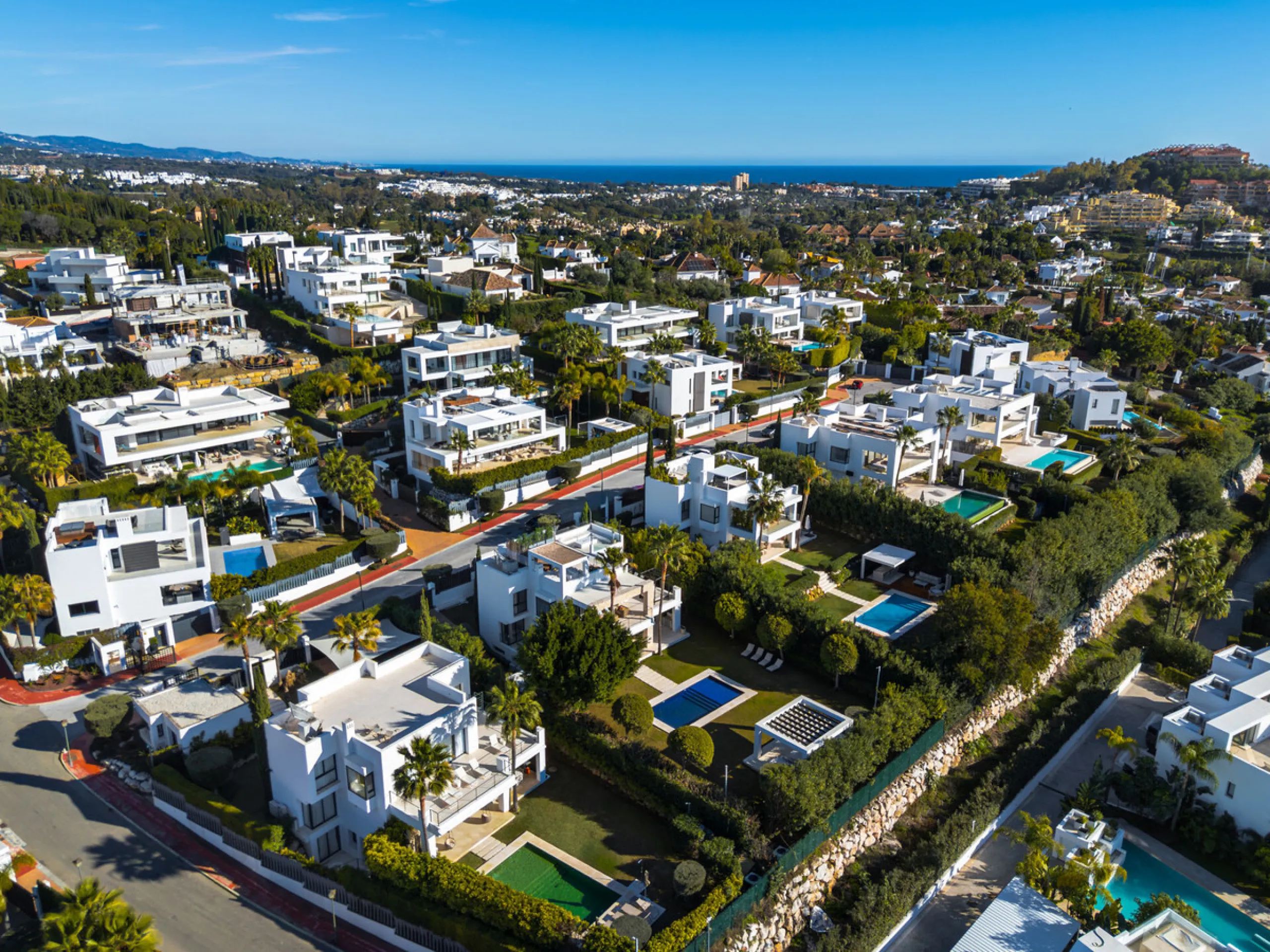 Set within the prestigious, fully gated Los Olivos community with 24/7 security, this contemporary villa sits on the largest plot in the development, offering unmatched privacy, space, and a prime location. Occupying a generous 1,351 m² plot, the property