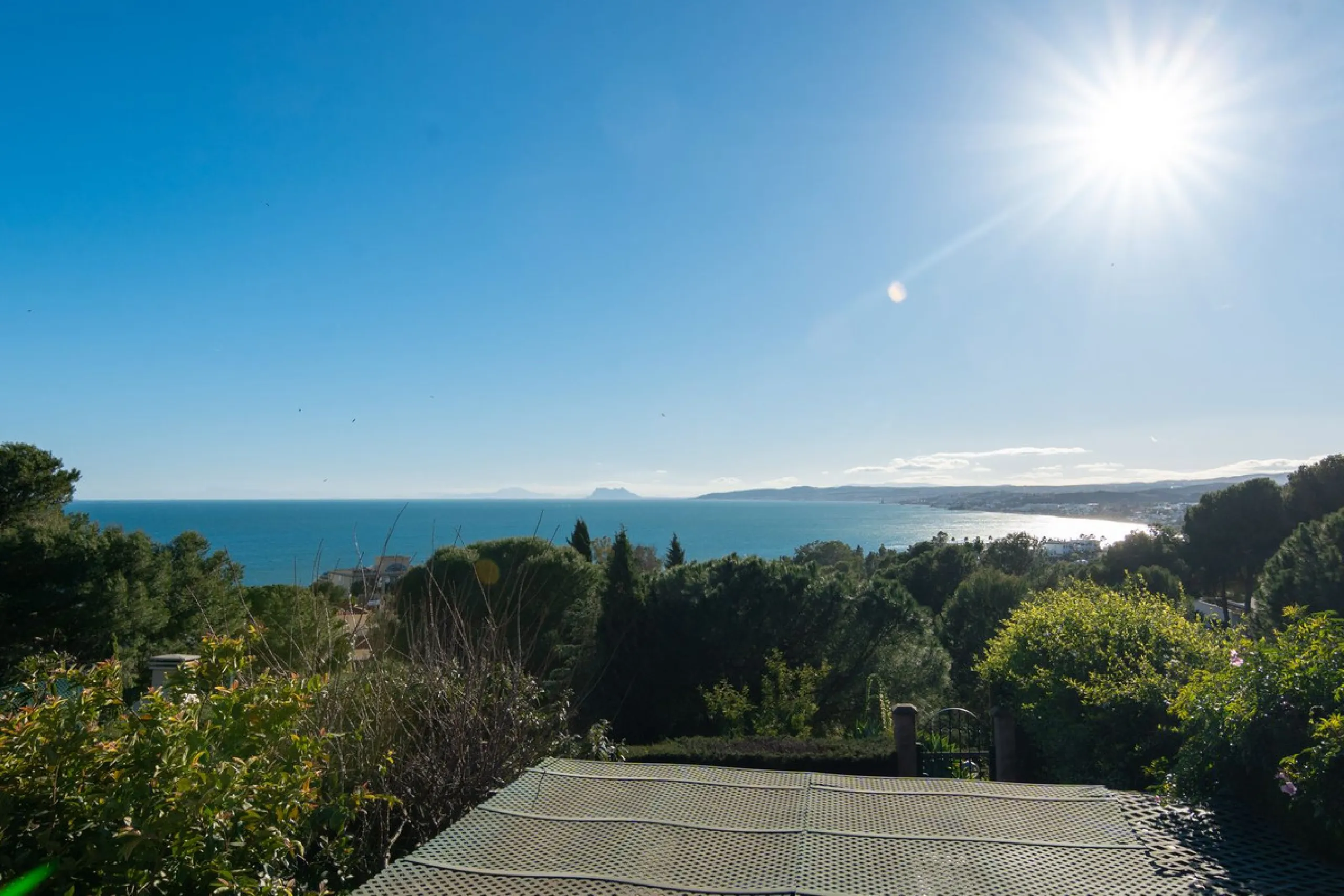 House - Townhouse в продаже в Estepona, Málaga. В доме 4 спален и 4 ванных комнат. Площадь дома 220 м². Площадь участка 33 м²