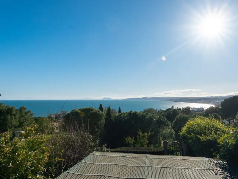 House - Townhouse в продаже в Estepona, Málaga. В доме 4 спален и 4 ванных комнат. Площадь дома 220 м². Площадь участка 33 м²