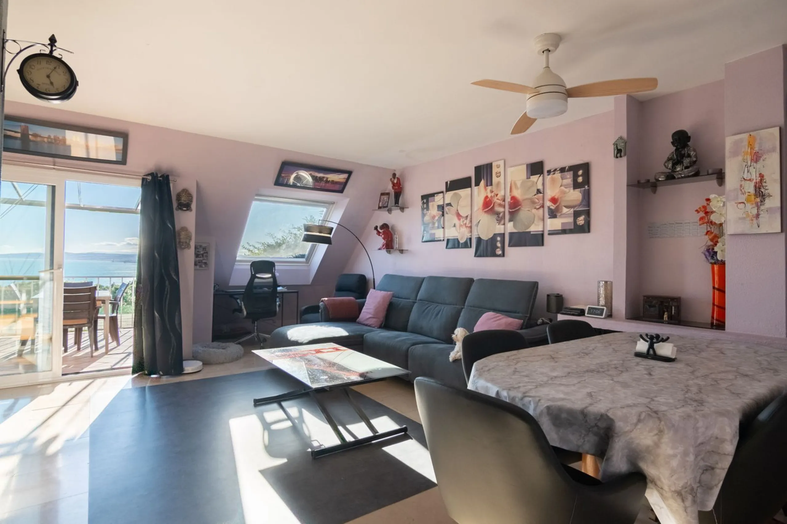 House - Townhouse в продаже в Estepona, Málaga. В доме 4 спален и 4 ванных комнат. Площадь дома 220 м². Площадь участка 33 м²