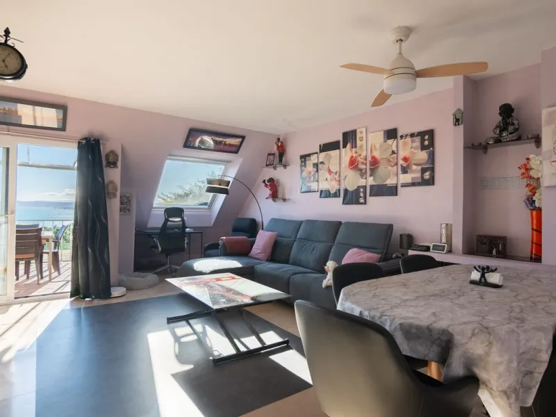 House - Townhouse в продаже в Estepona, Málaga. В доме 4 спален и 4 ванных комнат. Площадь дома 220 м². Площадь участка 33 м²