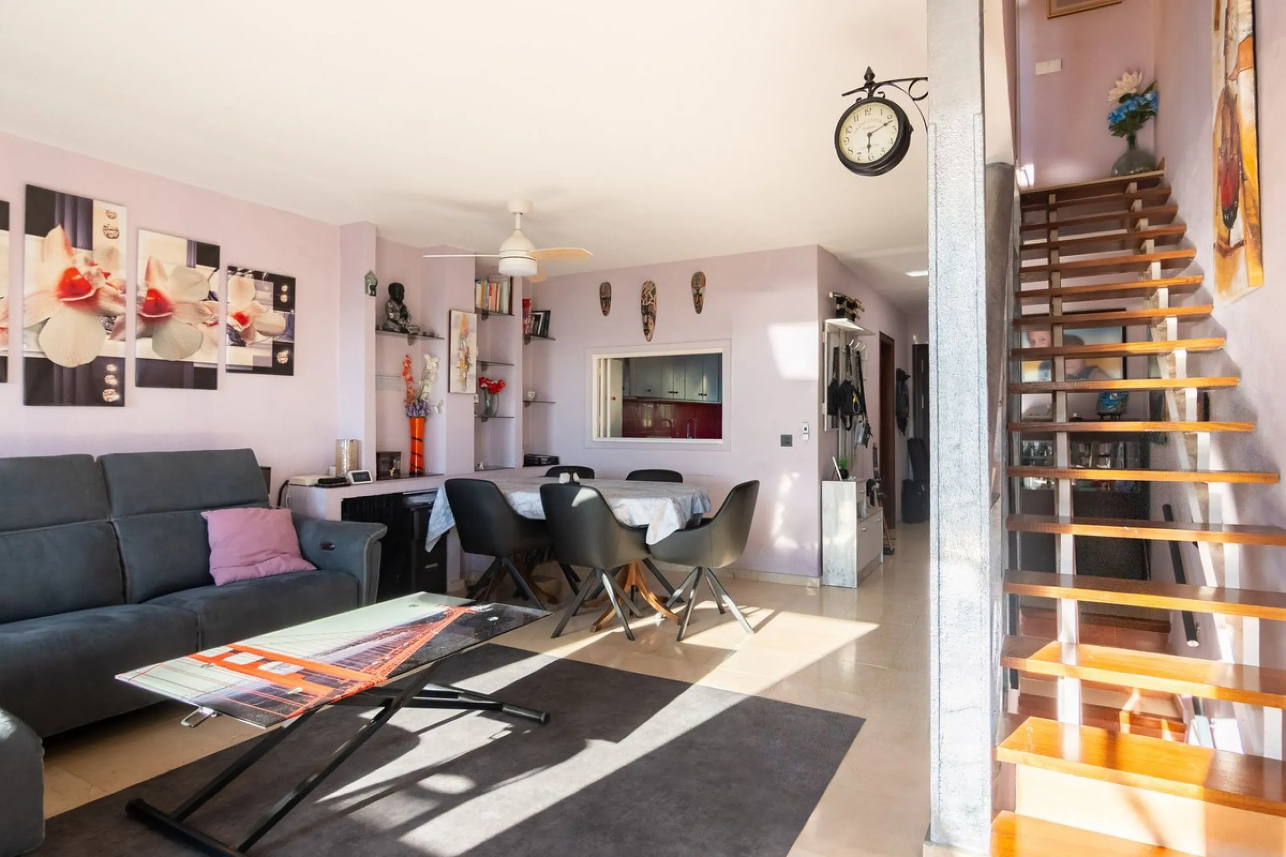 House - Townhouse в продаже в Estepona, Málaga. В доме 4 спален и 4 ванных комнат. Площадь дома 220 м². Площадь участка 33 м²