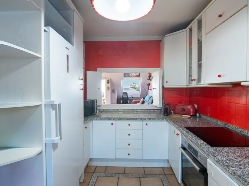 House - Townhouse в продаже в Estepona, Málaga. В доме 4 спален и 4 ванных комнат. Площадь дома 220 м². Площадь участка 33 м²