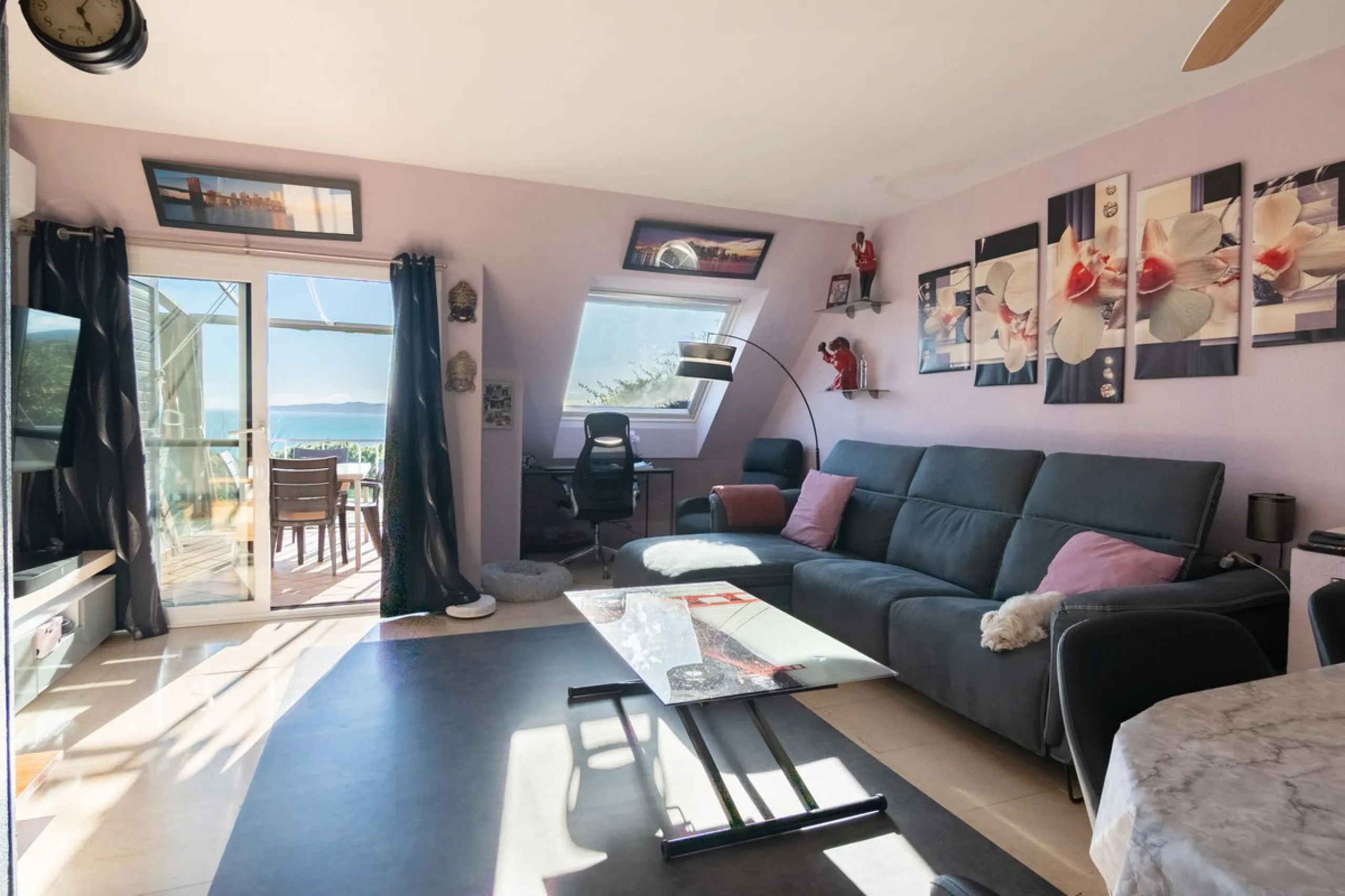 House - Townhouse в продаже в Estepona, Málaga. В доме 4 спален и 4 ванных комнат. Площадь дома 220 м². Площадь участка 33 м²