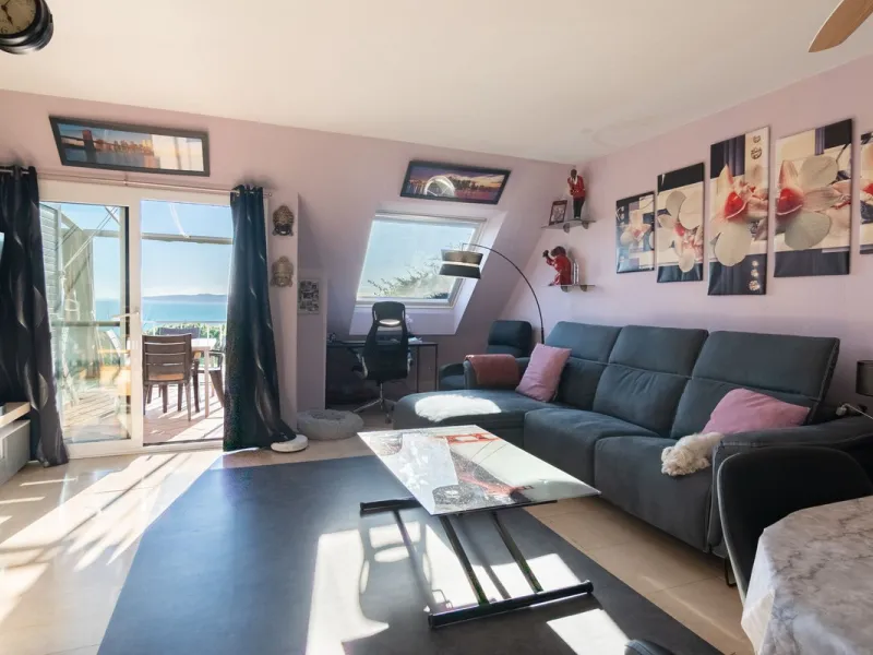 House - Townhouse в продаже в Estepona, Málaga. В доме 4 спален и 4 ванных комнат. Площадь дома 220 м². Площадь участка 33 м²