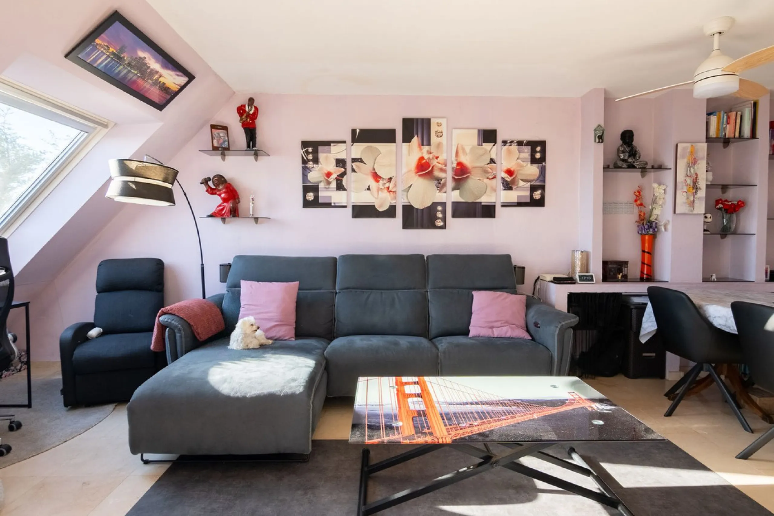 House - Townhouse в продаже в Estepona, Málaga. В доме 4 спален и 4 ванных комнат. Площадь дома 220 м². Площадь участка 33 м²