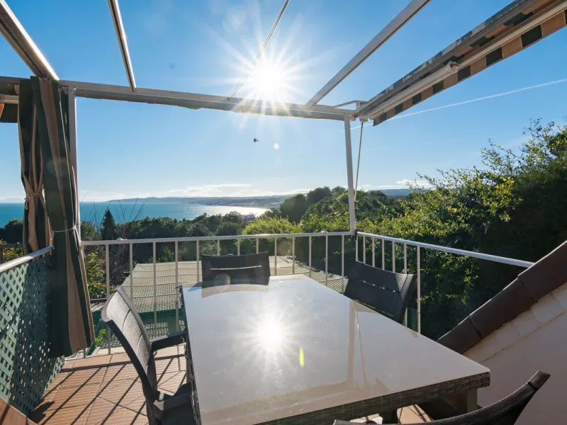 House - Townhouse в продаже в Estepona, Málaga. В доме 4 спален и 4 ванных комнат. Площадь дома 220 м². Площадь участка 33 м²