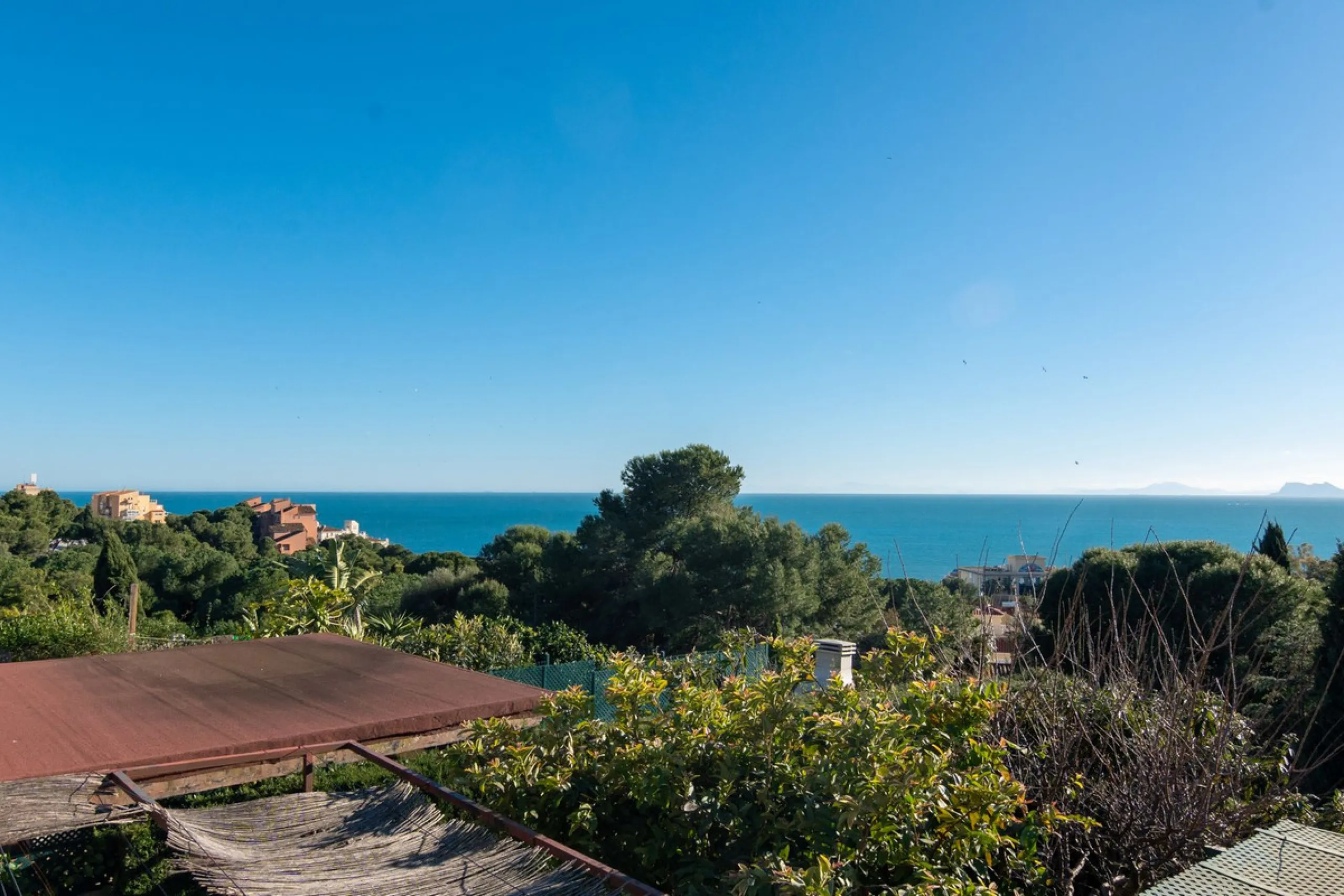 House - Townhouse в продаже в Estepona, Málaga. В доме 4 спален и 4 ванных комнат. Площадь дома 220 м². Площадь участка 33 м²