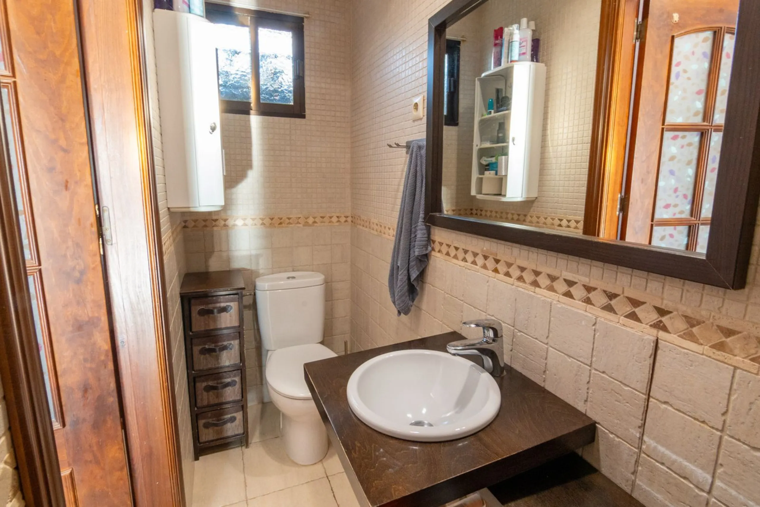 House - Townhouse в продаже в Estepona, Málaga. В доме 4 спален и 4 ванных комнат. Площадь дома 220 м². Площадь участка 33 м²