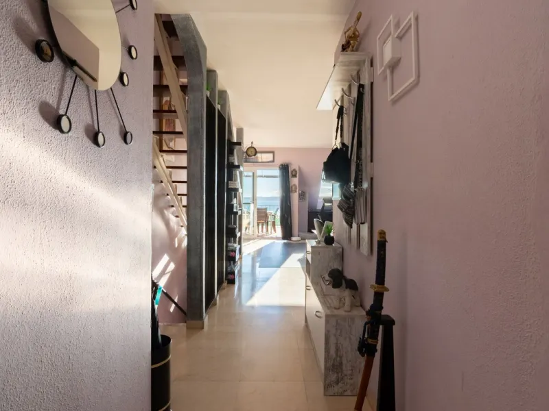 House - Townhouse в продаже в Estepona, Málaga. В доме 4 спален и 4 ванных комнат. Площадь дома 220 м². Площадь участка 33 м²