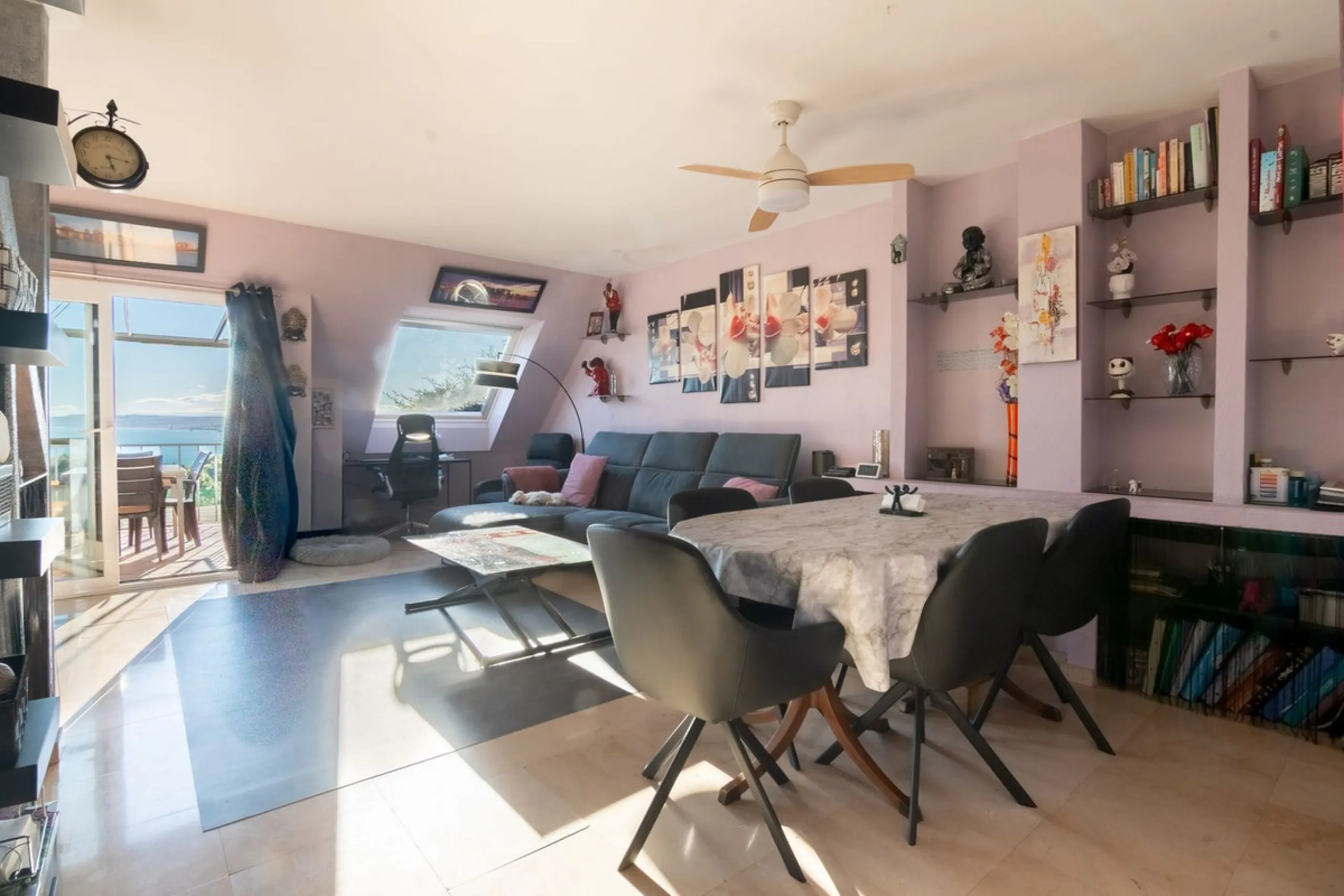 House - Townhouse в продаже в Estepona, Málaga. В доме 4 спален и 4 ванных комнат. Площадь дома 220 м². Площадь участка 33 м²