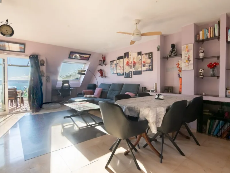 House - Townhouse в продаже в Estepona, Málaga. В доме 4 спален и 4 ванных комнат. Площадь дома 220 м². Площадь участка 33 м²