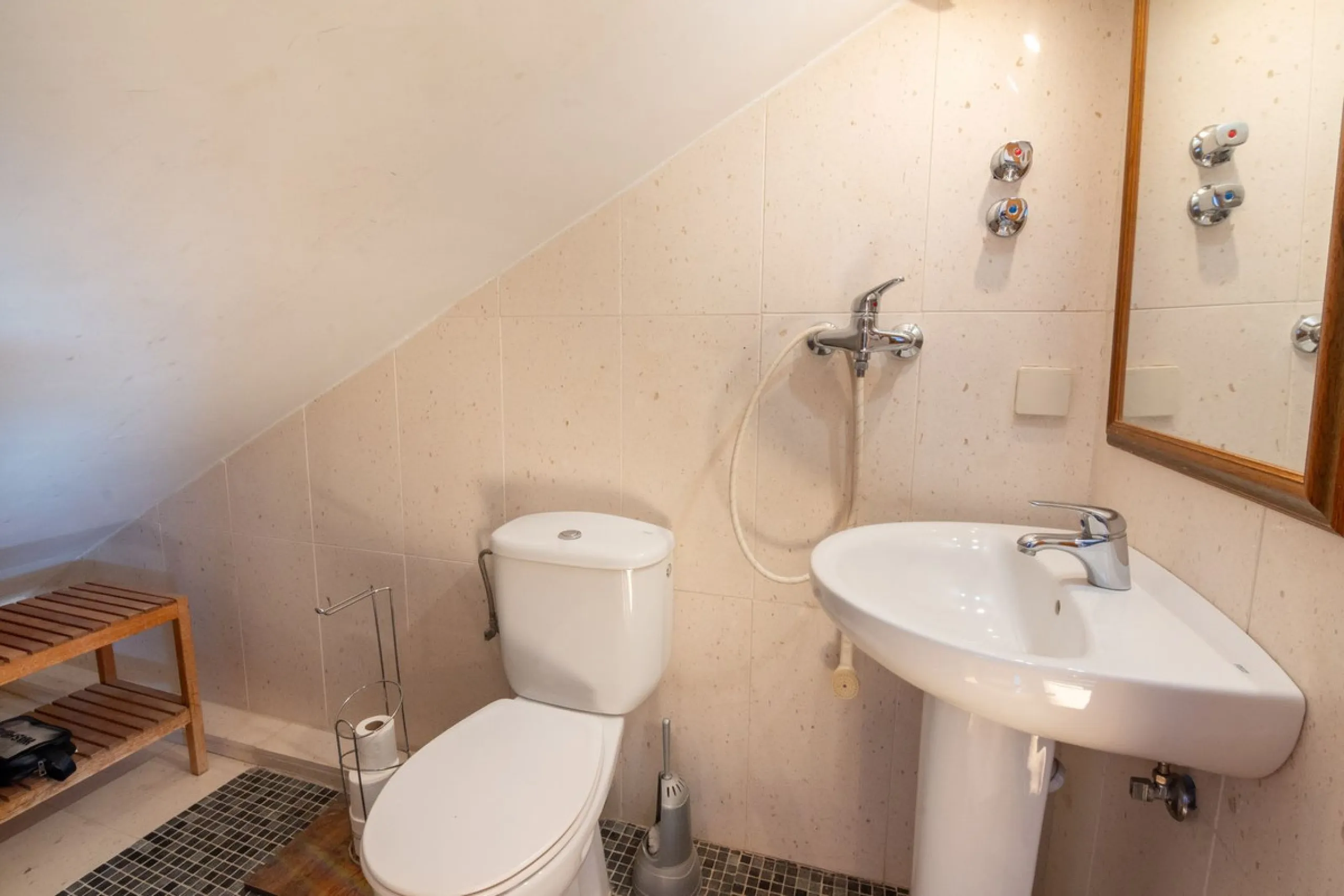 House - Townhouse в продаже в Estepona, Málaga. В доме 4 спален и 4 ванных комнат. Площадь дома 220 м². Площадь участка 33 м²
