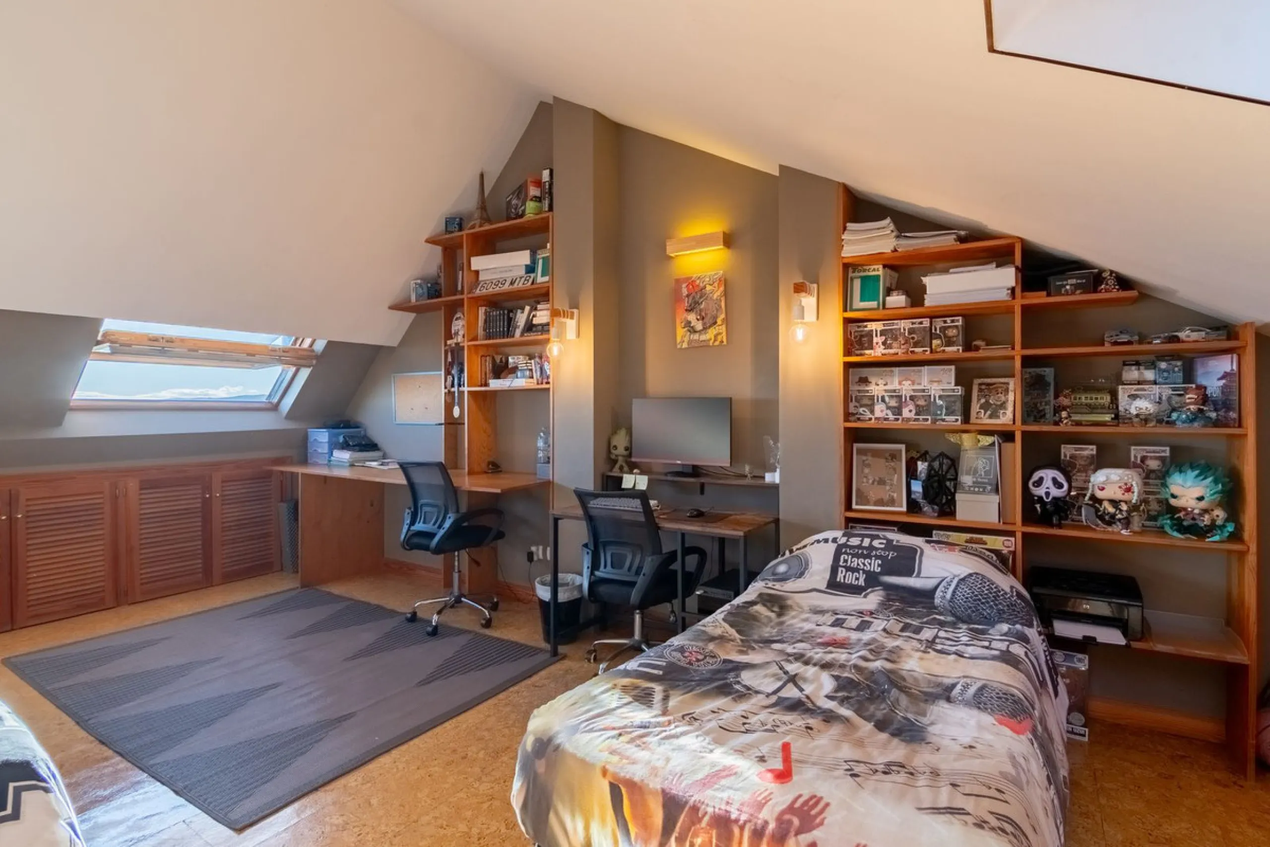 House - Townhouse в продаже в Estepona, Málaga. В доме 4 спален и 4 ванных комнат. Площадь дома 220 м². Площадь участка 33 м²