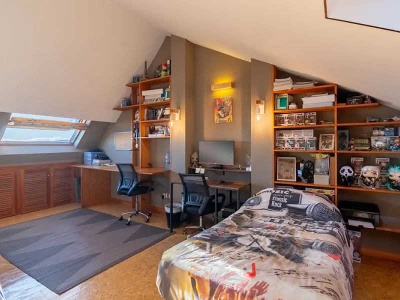 House - Townhouse в продаже в Estepona, Málaga. В доме 4 спален и 4 ванных комнат. Площадь дома 220 м². Площадь участка 33 м²