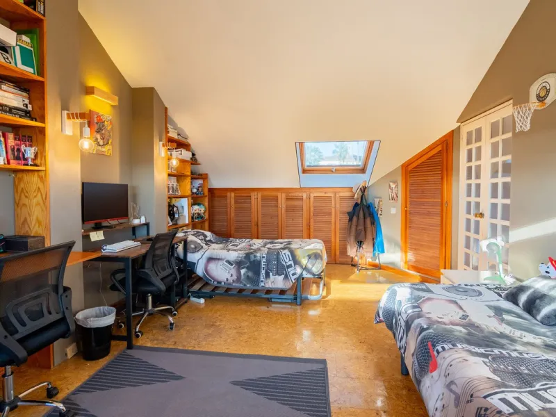House - Townhouse в продаже в Estepona, Málaga. В доме 4 спален и 4 ванных комнат. Площадь дома 220 м². Площадь участка 33 м²
