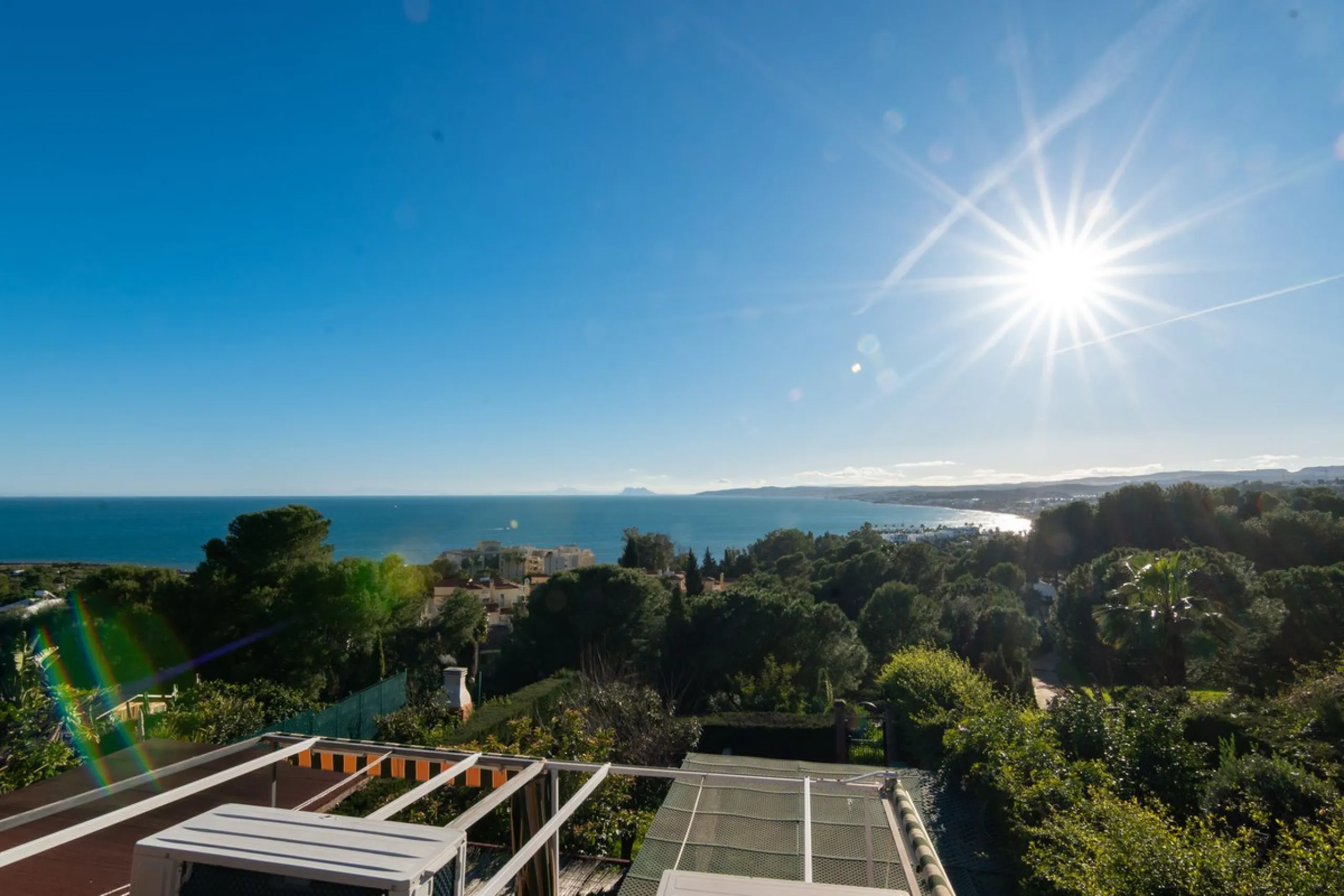 House - Townhouse в продаже в Estepona, Málaga. В доме 4 спален и 4 ванных комнат. Площадь дома 220 м². Площадь участка 33 м²