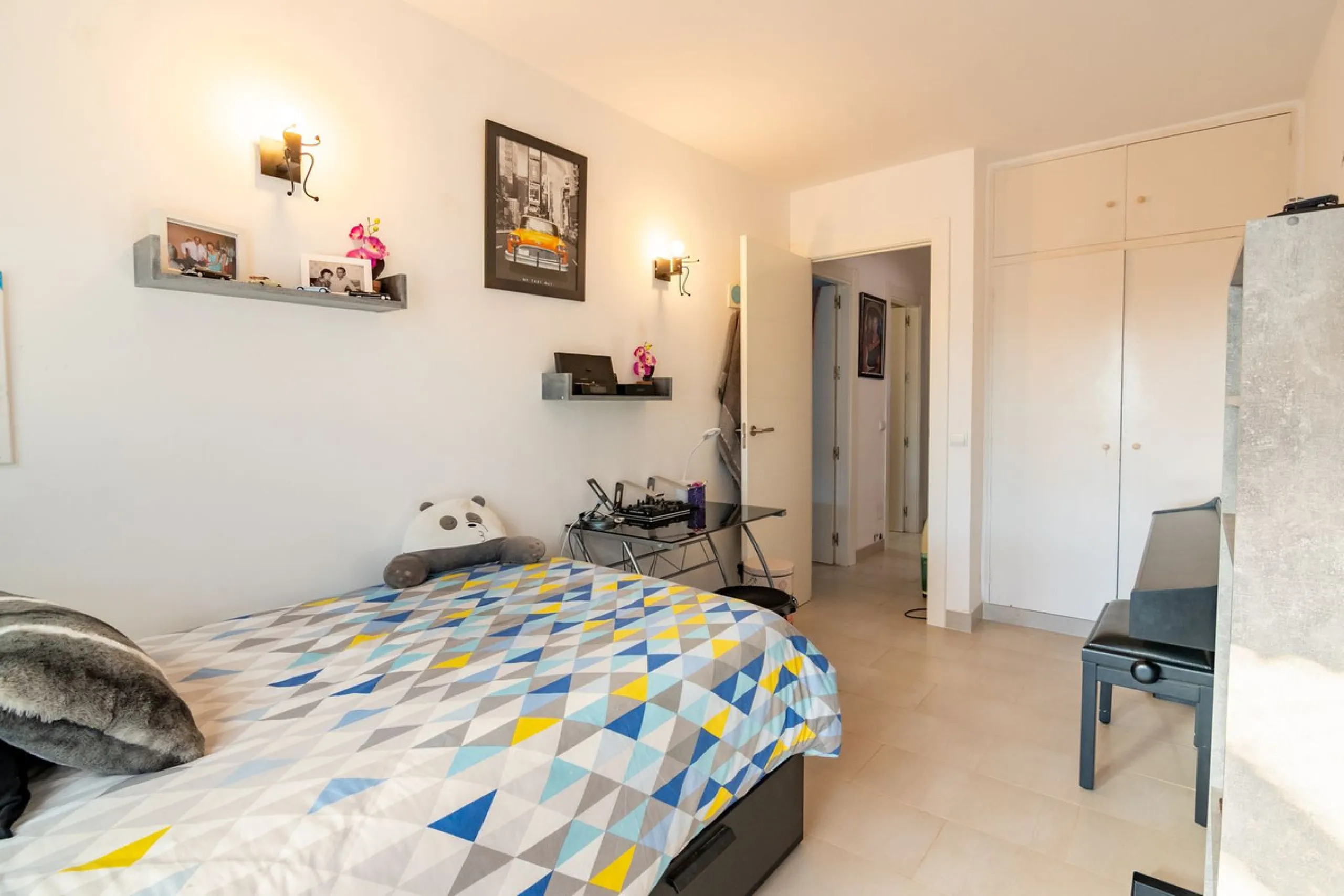 House - Townhouse в продаже в Estepona, Málaga. В доме 4 спален и 4 ванных комнат. Площадь дома 220 м². Площадь участка 33 м²