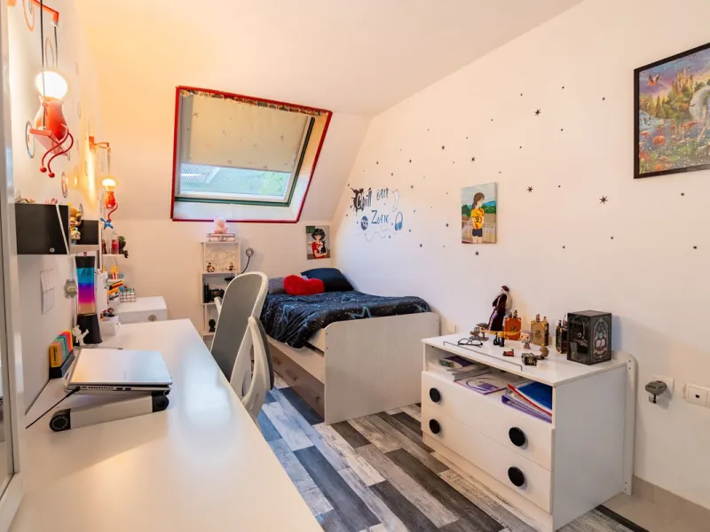 House - Townhouse в продаже в Estepona, Málaga. В доме 4 спален и 4 ванных комнат. Площадь дома 220 м². Площадь участка 33 м²