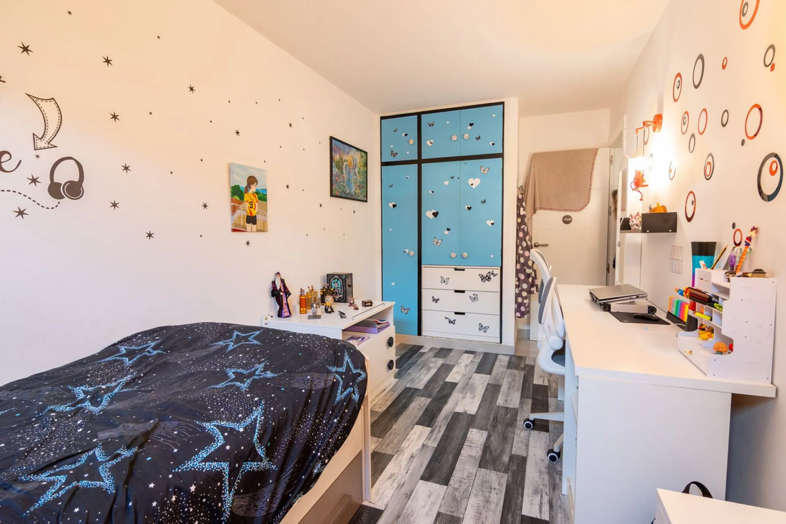 House - Townhouse в продаже в Estepona, Málaga. В доме 4 спален и 4 ванных комнат. Площадь дома 220 м². Площадь участка 33 м²