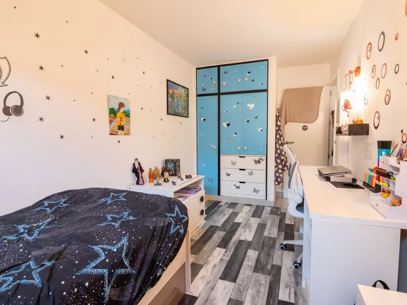 House - Townhouse в продаже в Estepona, Málaga. В доме 4 спален и 4 ванных комнат. Площадь дома 220 м². Площадь участка 33 м²