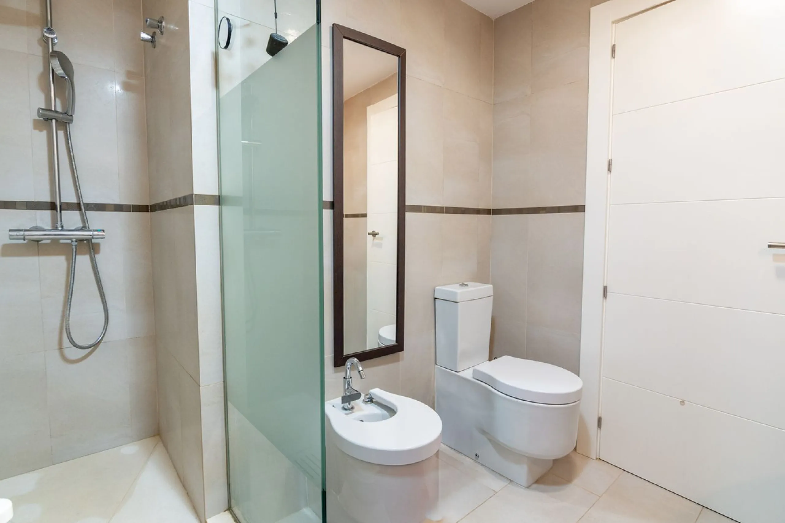 House - Townhouse в продаже в Estepona, Málaga. В доме 4 спален и 4 ванных комнат. Площадь дома 220 м². Площадь участка 33 м²