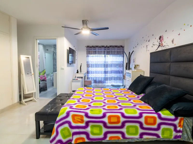House - Townhouse в продаже в Estepona, Málaga. В доме 4 спален и 4 ванных комнат. Площадь дома 220 м². Площадь участка 33 м²