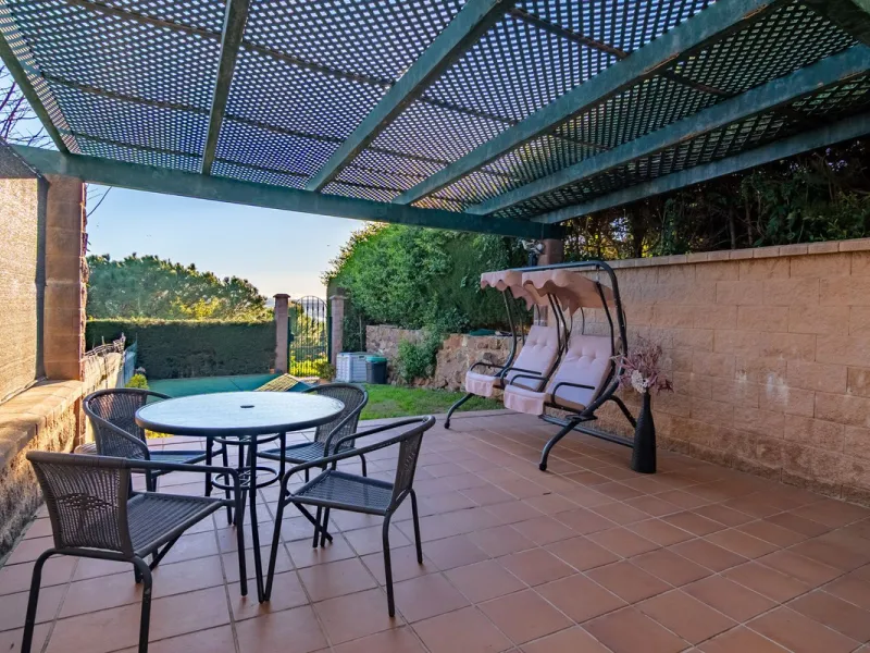 House - Townhouse в продаже в Estepona, Málaga. В доме 4 спален и 4 ванных комнат. Площадь дома 220 м². Площадь участка 33 м²