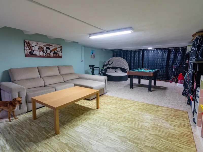 House - Townhouse в продаже в Estepona, Málaga. В доме 4 спален и 4 ванных комнат. Площадь дома 220 м². Площадь участка 33 м²