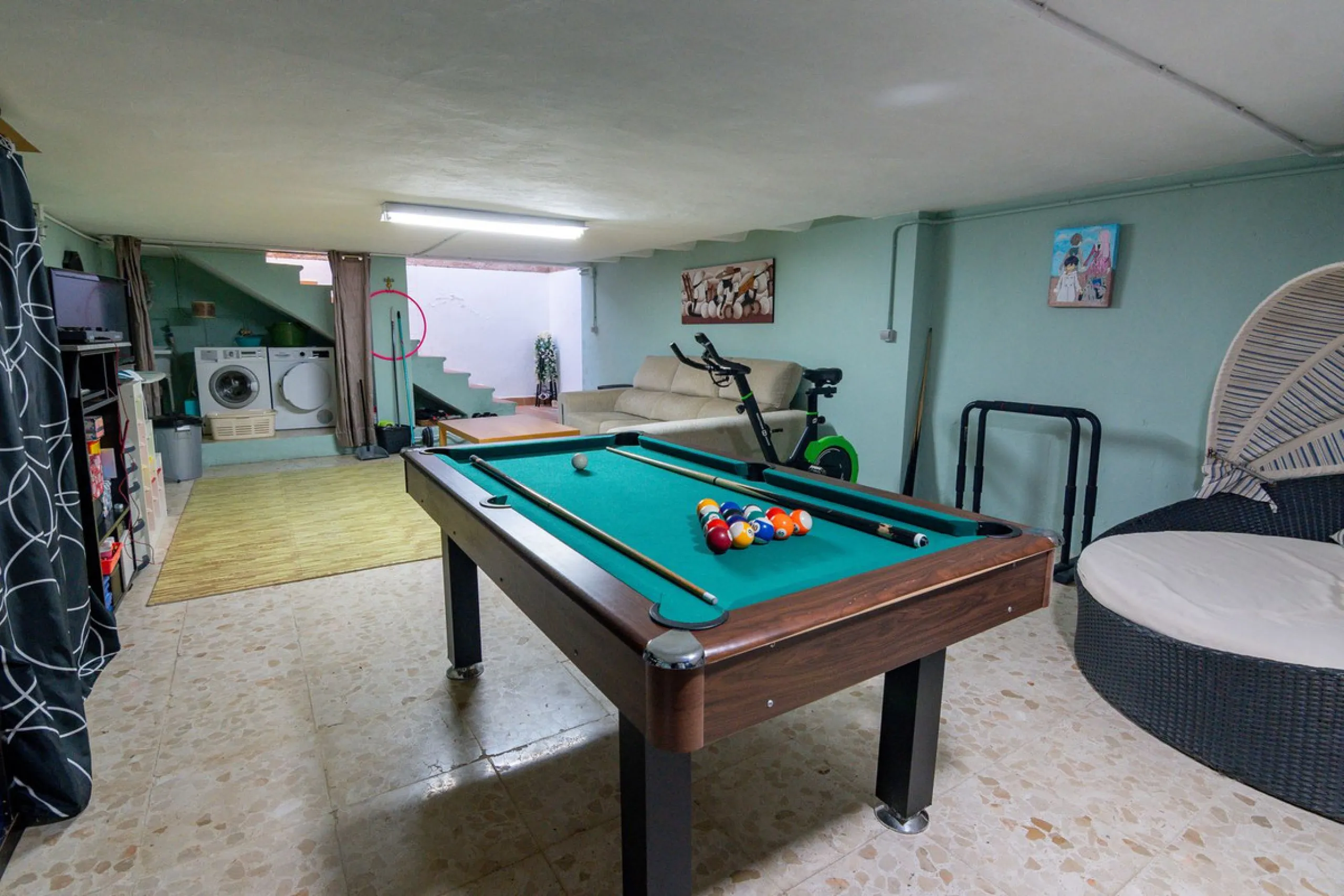 House - Townhouse в продаже в Estepona, Málaga. В доме 4 спален и 4 ванных комнат. Площадь дома 220 м². Площадь участка 33 м²