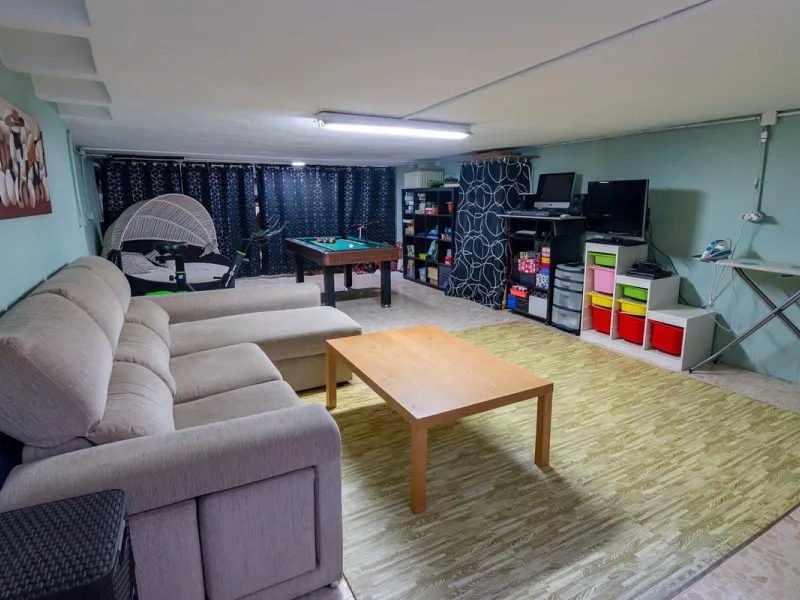 House - Townhouse в продаже в Estepona, Málaga. В доме 4 спален и 4 ванных комнат. Площадь дома 220 м². Площадь участка 33 м²