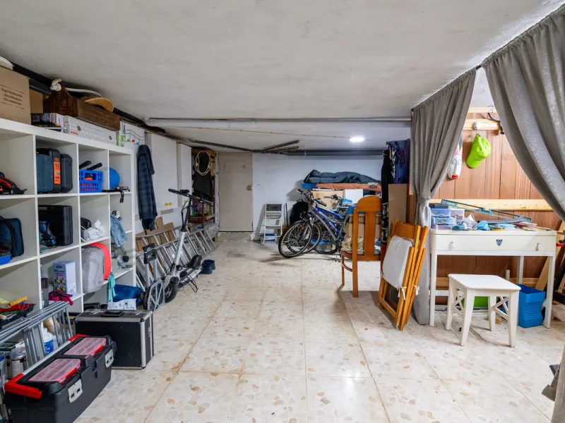House - Townhouse в продаже в Estepona, Málaga. В доме 4 спален и 4 ванных комнат. Площадь дома 220 м². Площадь участка 33 м²