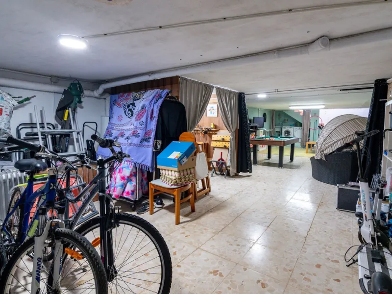 House - Townhouse в продаже в Estepona, Málaga. В доме 4 спален и 4 ванных комнат. Площадь дома 220 м². Площадь участка 33 м²
