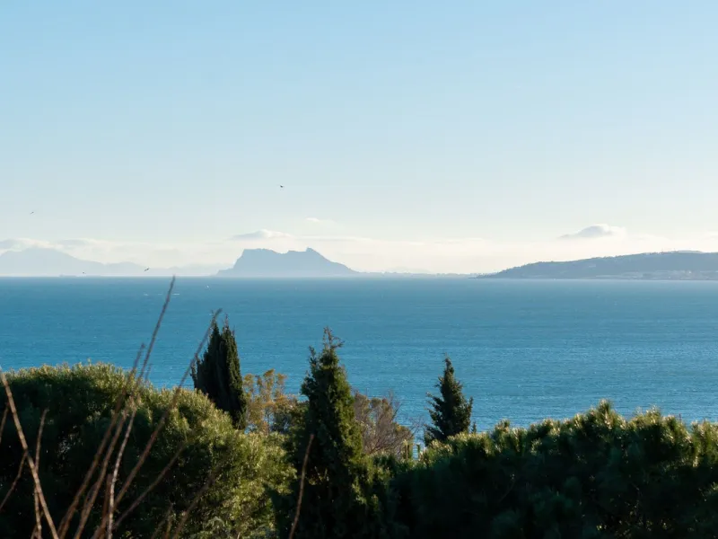 House - Townhouse в продаже в Estepona, Málaga. В доме 4 спален и 4 ванных комнат. Площадь дома 220 м². Площадь участка 33 м²