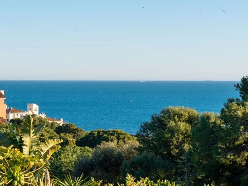House - Townhouse в продаже в Estepona, Málaga. В доме 4 спален и 4 ванных комнат. Площадь дома 220 м². Площадь участка 33 м²