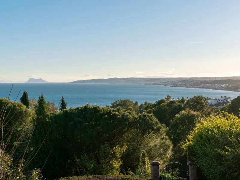 House - Townhouse в продаже в Estepona, Málaga. В доме 4 спален и 4 ванных комнат. Площадь дома 220 м². Площадь участка 33 м²