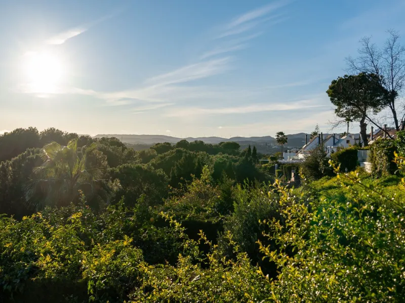 House - Townhouse в продаже в Estepona, Málaga. В доме 4 спален и 4 ванных комнат. Площадь дома 220 м². Площадь участка 33 м²