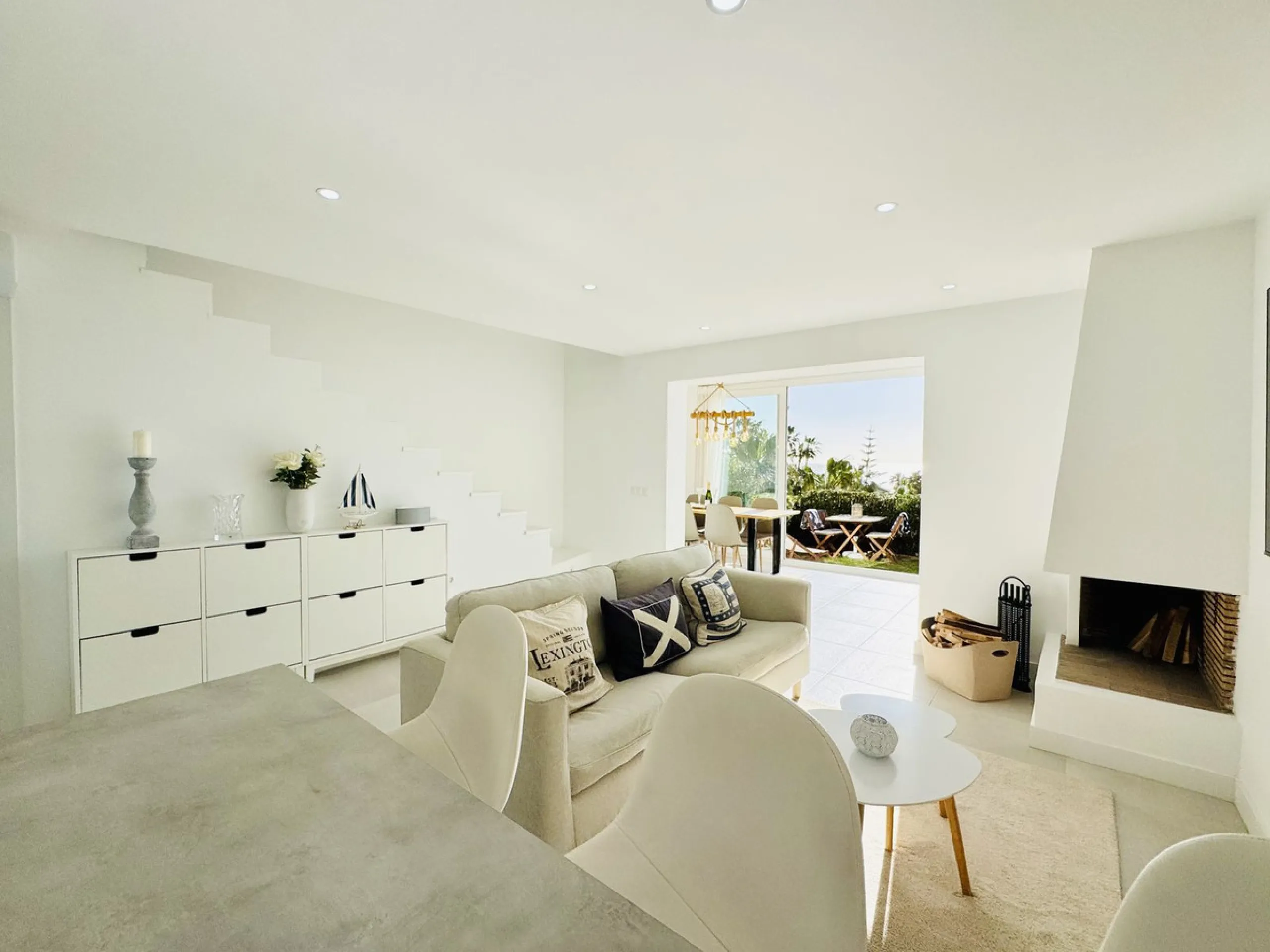 Stylish, fully renovated townhouse in the heart of Mijas Costa just steps from Fuengirola's beach walk, ideal as a permanent home, holiday residence or investement with excellent rental potential.