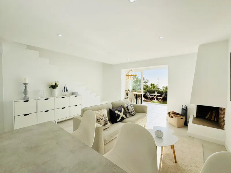 Stylish, fully renovated townhouse in the heart of Mijas Costa just steps from Fuengirola's beach walk, ideal as a permanent home, holiday residence or investement with excellent rental potential.
