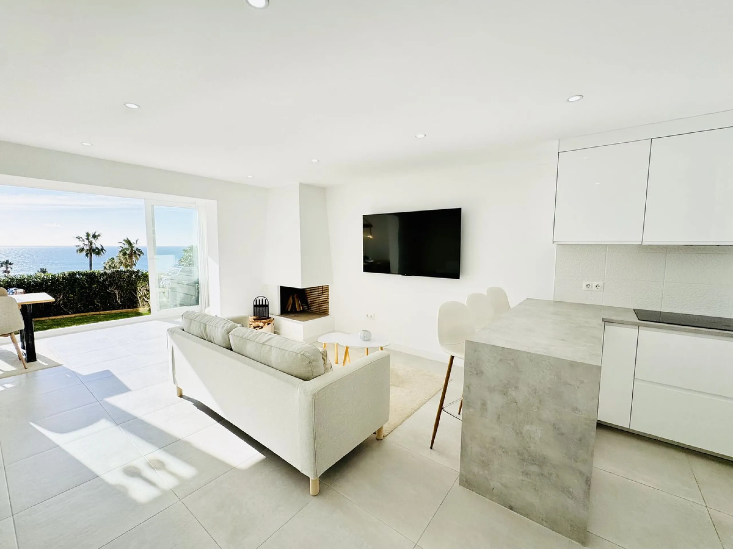Stylish, fully renovated townhouse in the heart of Mijas Costa just steps from Fuengirola's beach walk, ideal as a permanent home, holiday residence or investement with excellent rental potential.