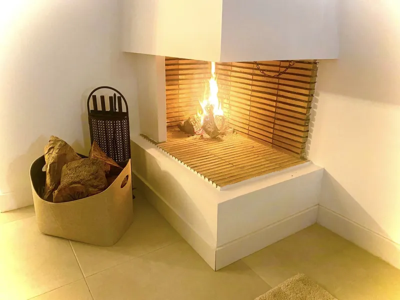 Stylish, fully renovated townhouse in the heart of Mijas Costa just steps from Fuengirola's beach walk, ideal as a permanent home, holiday residence or investement with excellent rental potential.