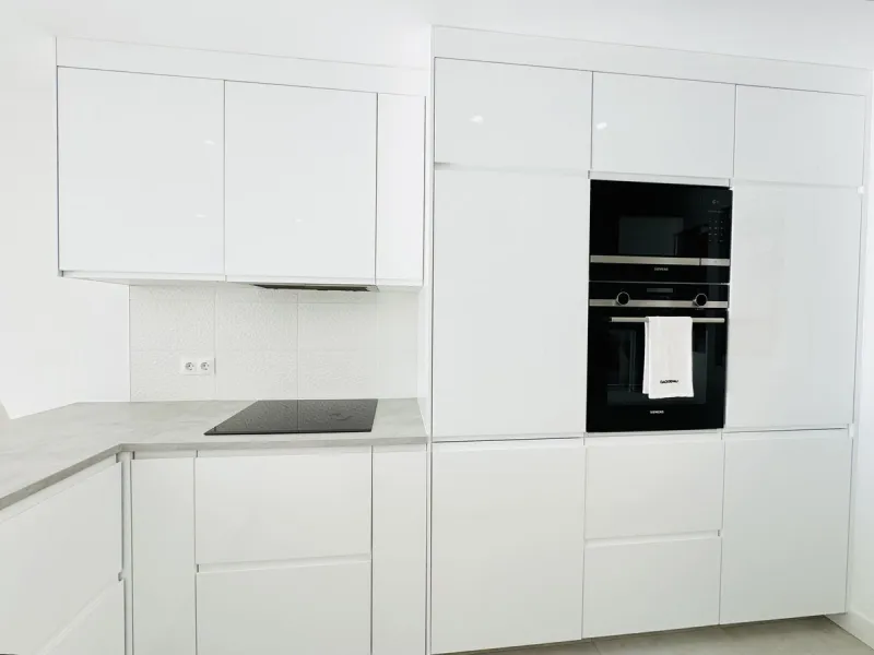 Stylish, fully renovated townhouse in the heart of Mijas Costa just steps from Fuengirola's beach walk, ideal as a permanent home, holiday residence or investement with excellent rental potential.