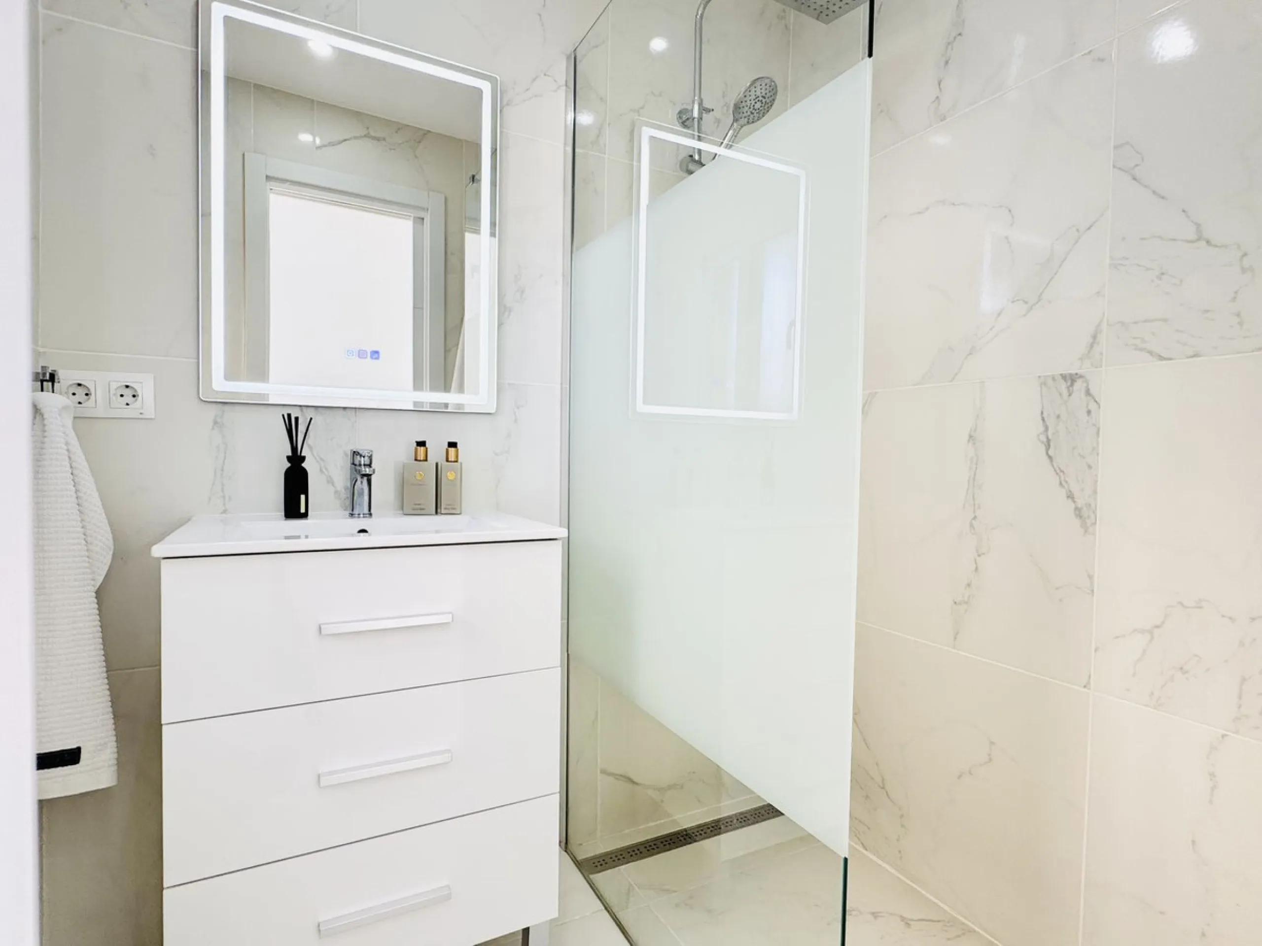 Stylish, fully renovated townhouse in the heart of Mijas Costa just steps from Fuengirola's beach walk, ideal as a permanent home, holiday residence or investement with excellent rental potential.