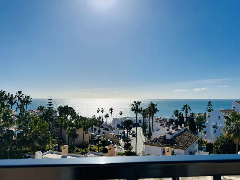 Stylish, fully renovated townhouse in the heart of Mijas Costa just steps from Fuengirola's beach walk, ideal as a permanent home, holiday residence or investement with excellent rental potential.